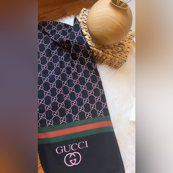 Accessories - Gucci scarf
